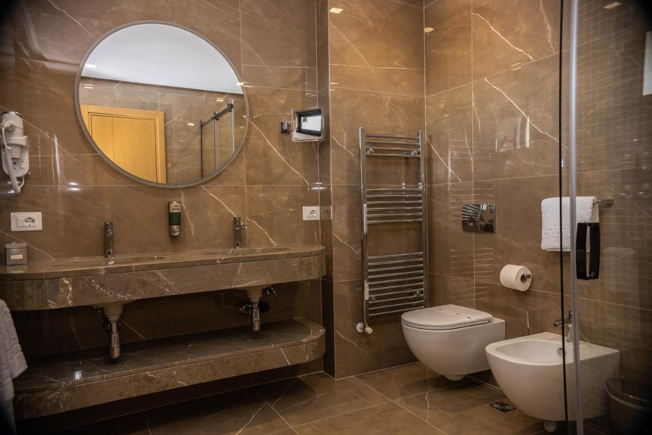 שקודר Hotel Golden Palace מראה חיצוני תמונה