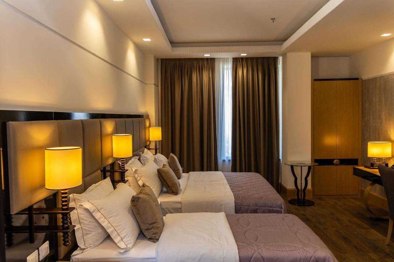 שקודר Hotel Golden Palace מראה חיצוני תמונה