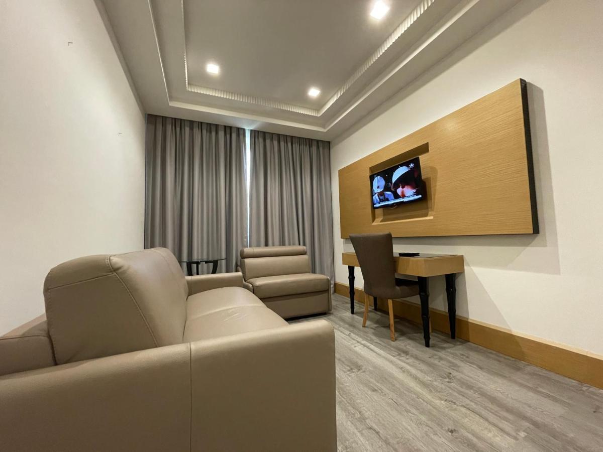 שקודר Hotel Golden Palace מראה חיצוני תמונה