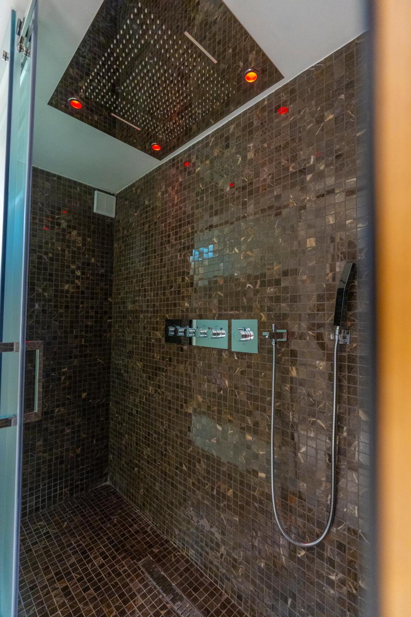 שקודר Hotel Golden Palace מראה חיצוני תמונה
