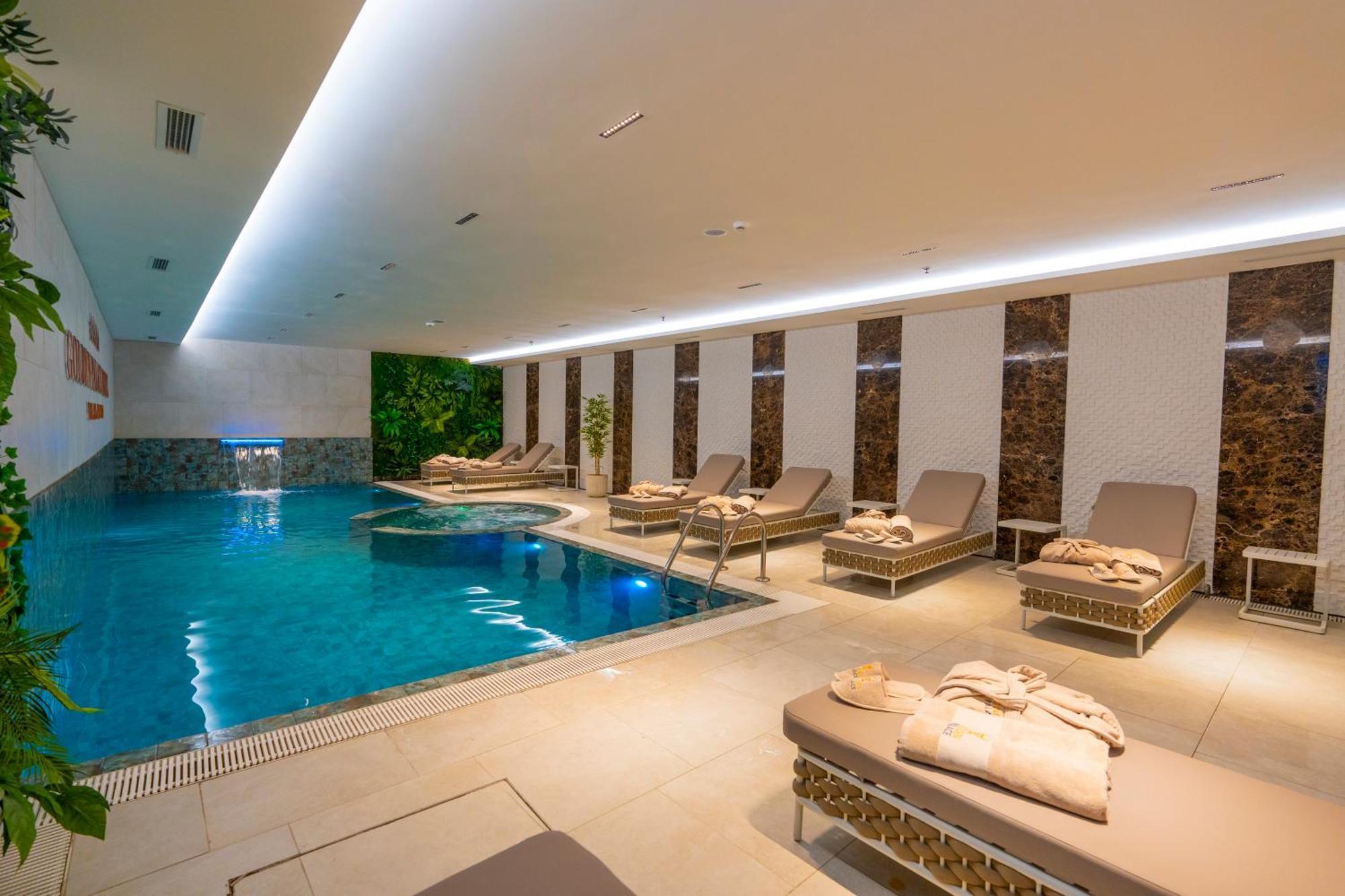 שקודר Hotel Golden Palace מראה חיצוני תמונה