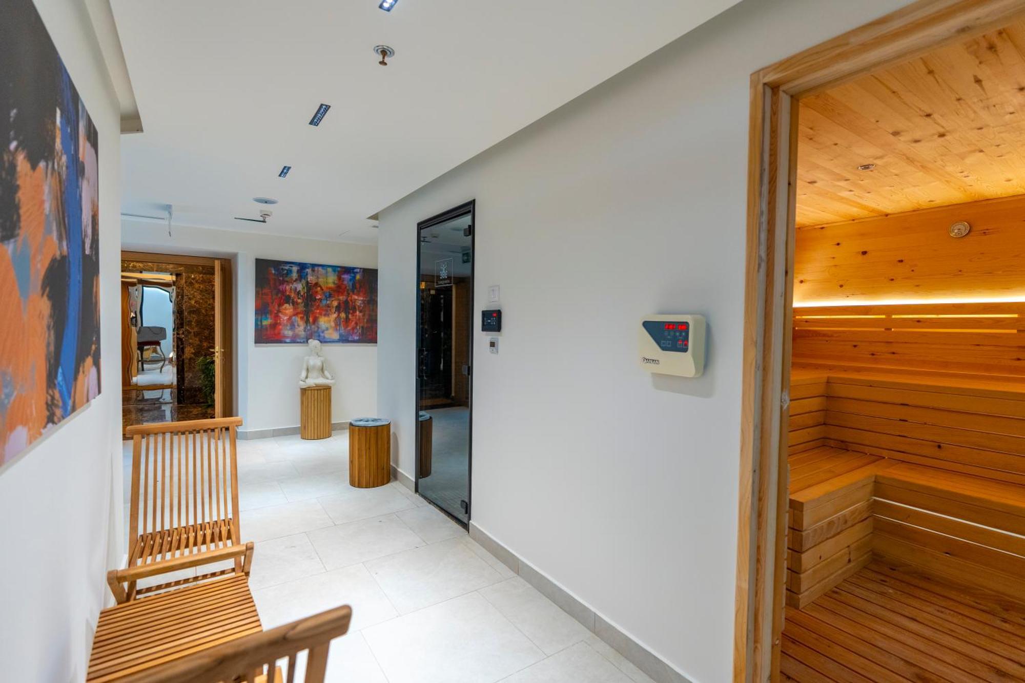שקודר Hotel Golden Palace מראה חיצוני תמונה